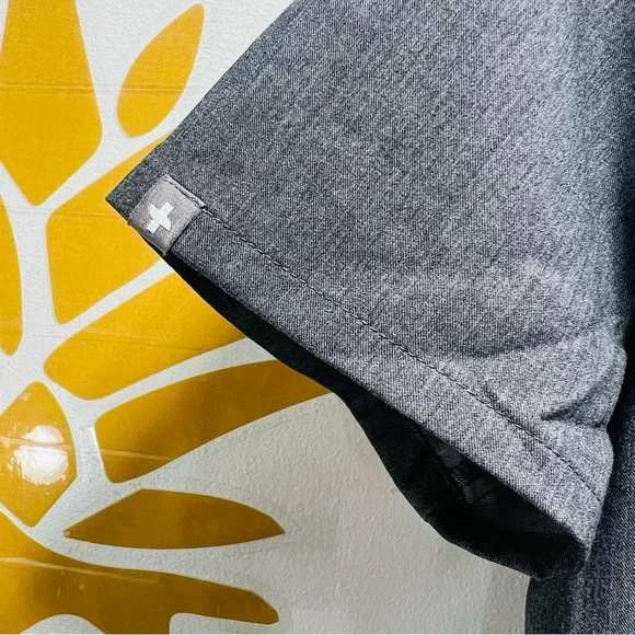 FIGS Charcoal Grey Three Pocket Short Sleeve Top Size Small - Picture 6 of 9